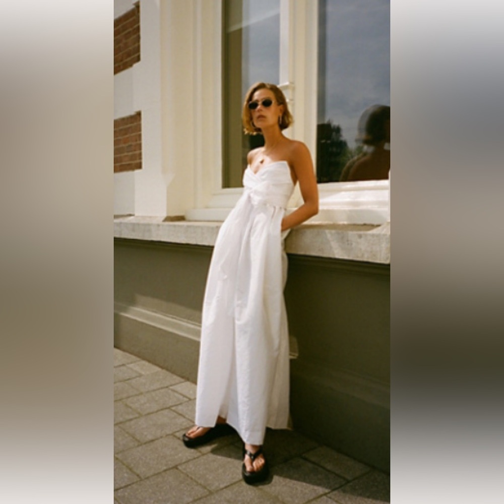 Elegant free people white jumpsuit⨠only worn once and freshly dry cleaned!